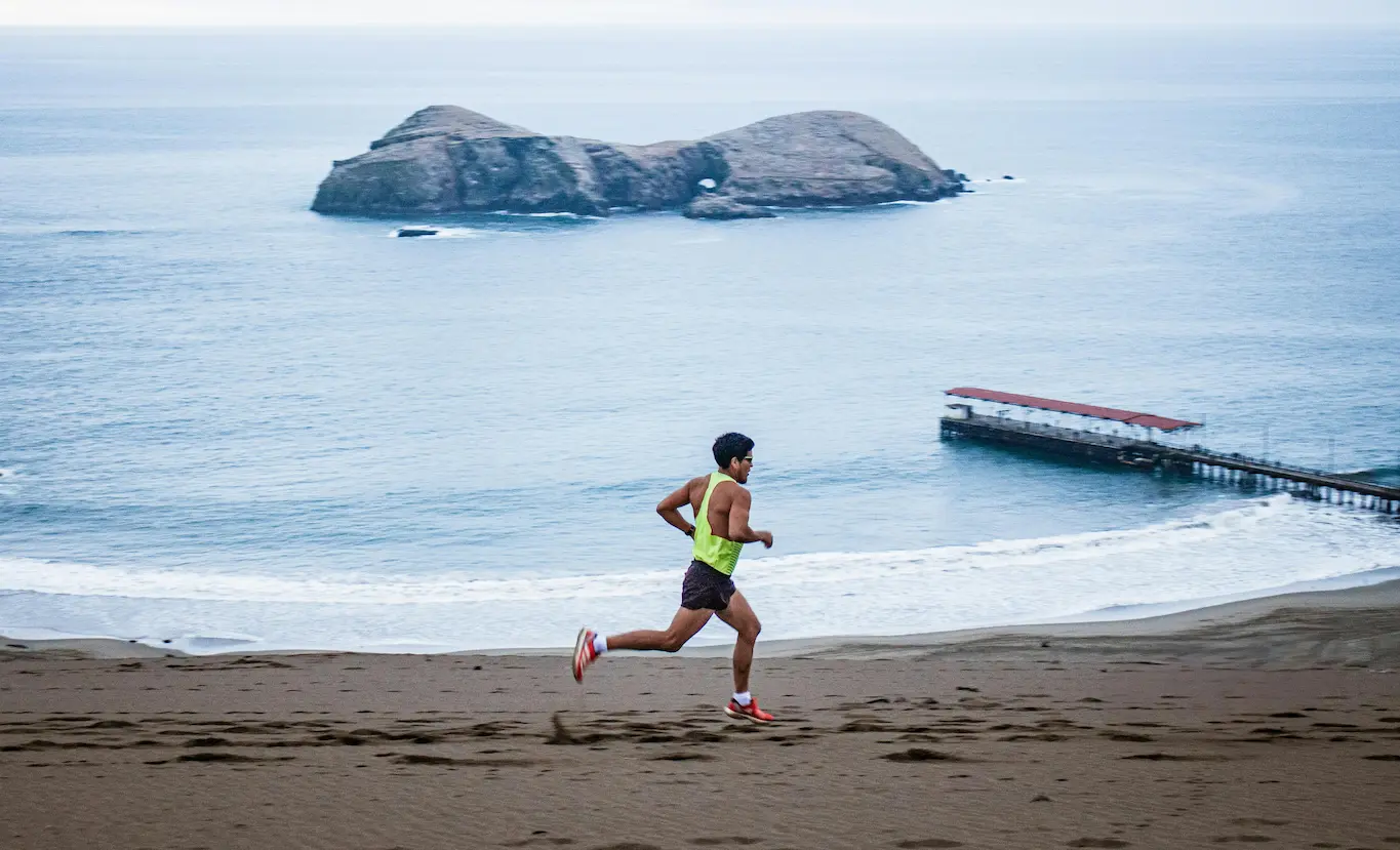 Coureur sur la plage